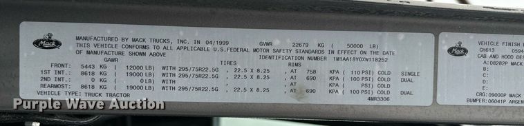 image for item EG6977 1999 Mack CH613 semi truck