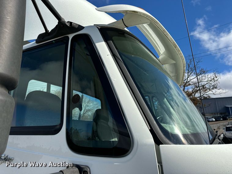 image for item EH7239 2012 International TranStar 8600 semi truck