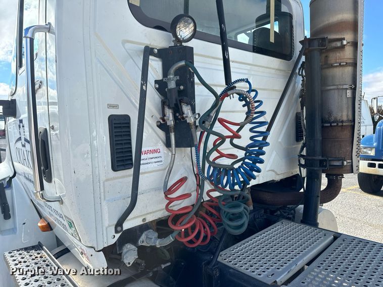 image for item EH7239 2012 International TranStar 8600 semi truck