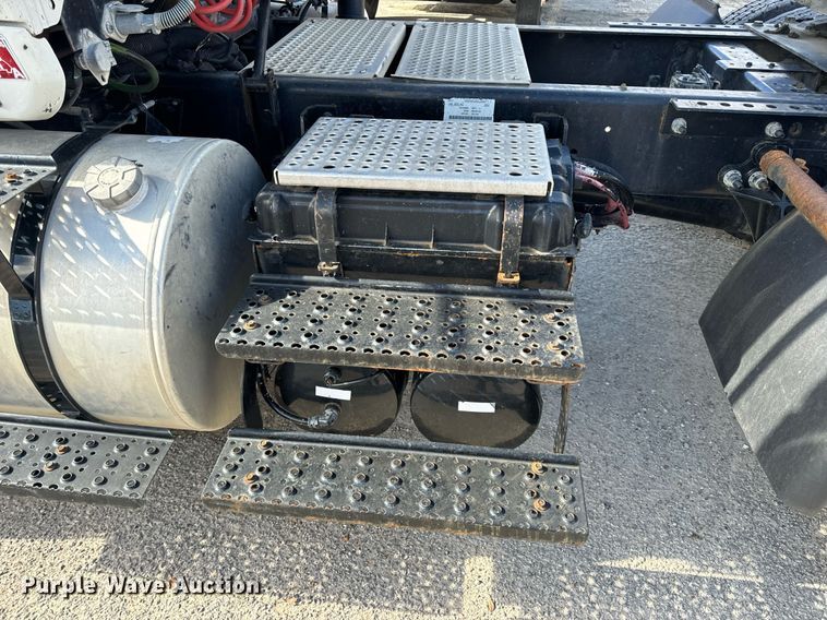 image for item EH7239 2012 International TranStar 8600 semi truck