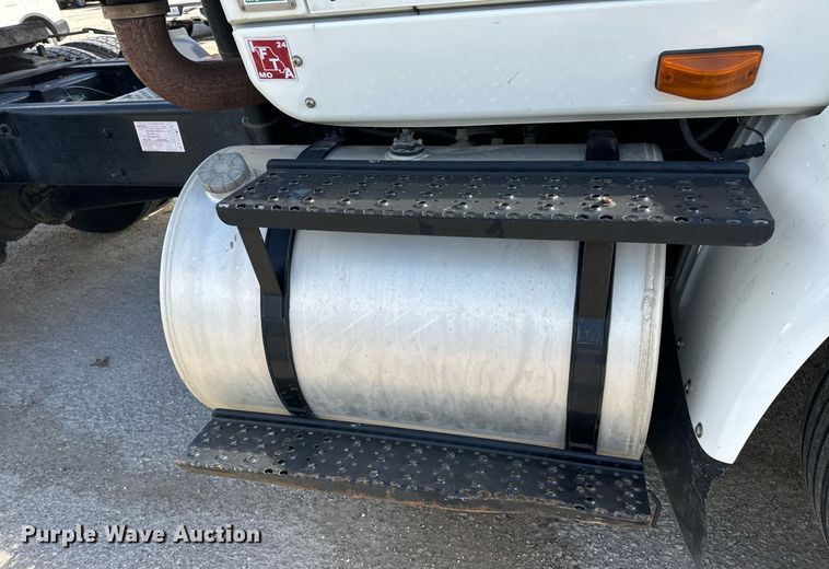 image for item EH7239 2012 International TranStar 8600 semi truck