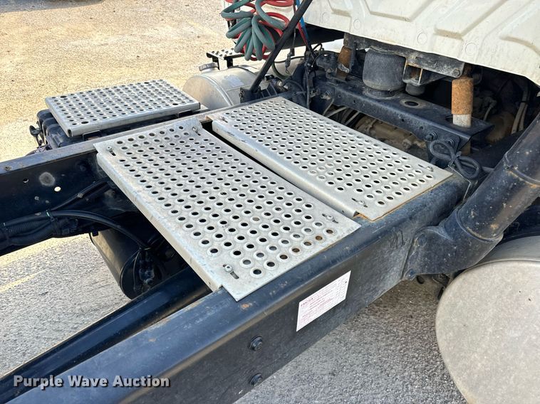 image for item EH7239 2012 International TranStar 8600 semi truck