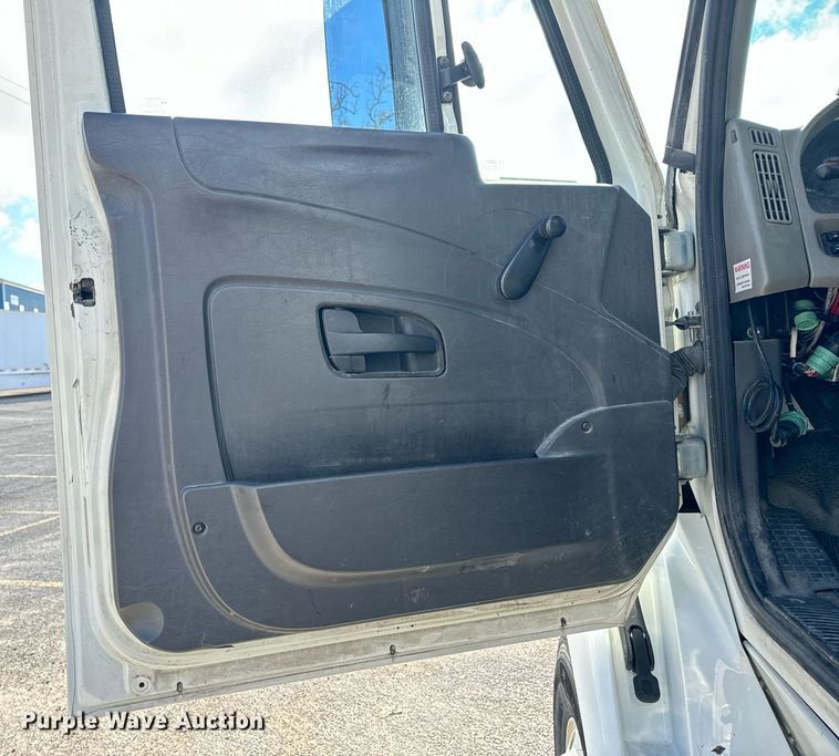 image for item EH7239 2012 International TranStar 8600 semi truck