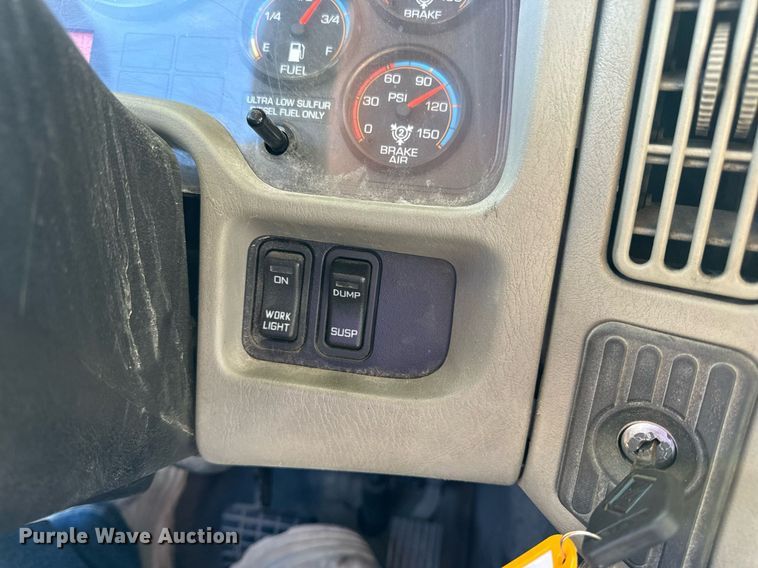 image for item EH7239 2012 International TranStar 8600 semi truck