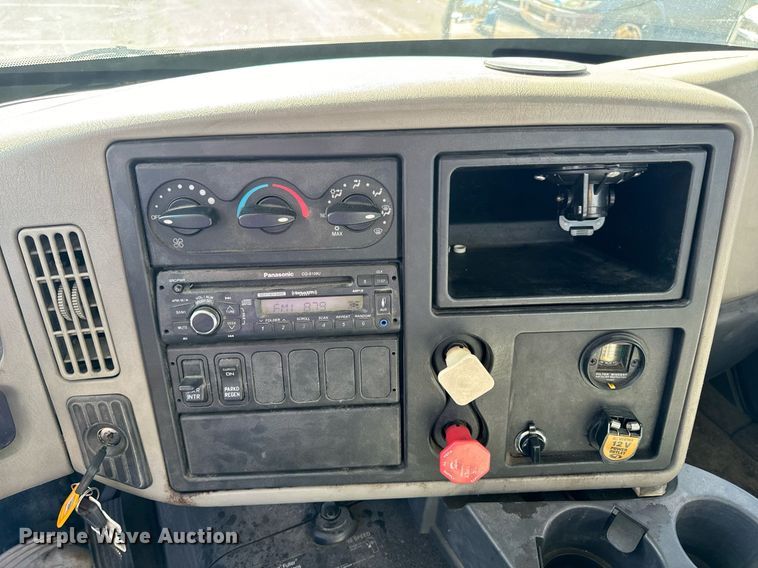 image for item EH7239 2012 International TranStar 8600 semi truck