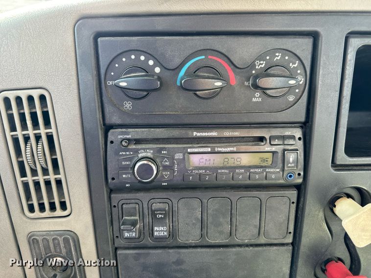 image for item EH7239 2012 International TranStar 8600 semi truck