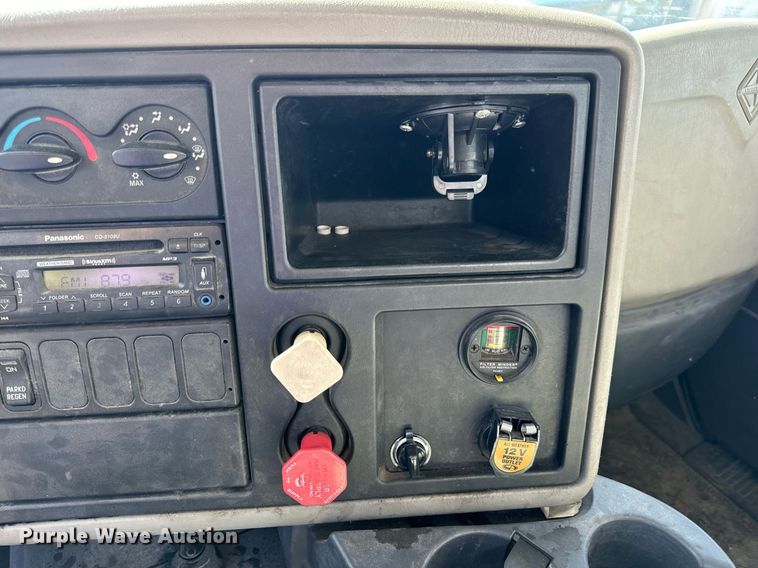 image for item EH7239 2012 International TranStar 8600 semi truck