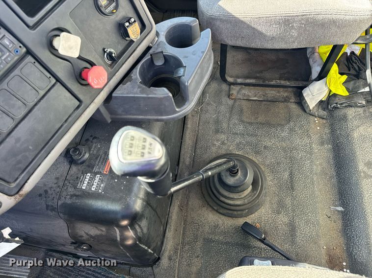 image for item EH7239 2012 International TranStar 8600 semi truck