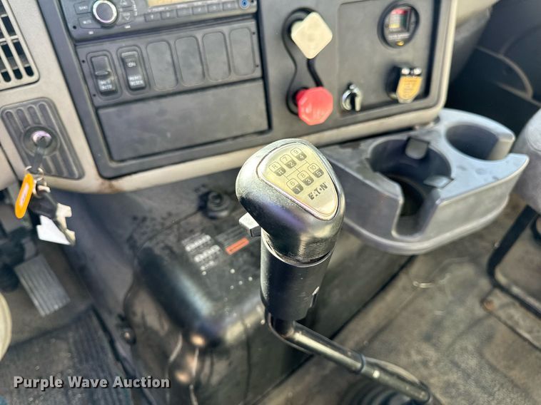 image for item EH7239 2012 International TranStar 8600 semi truck