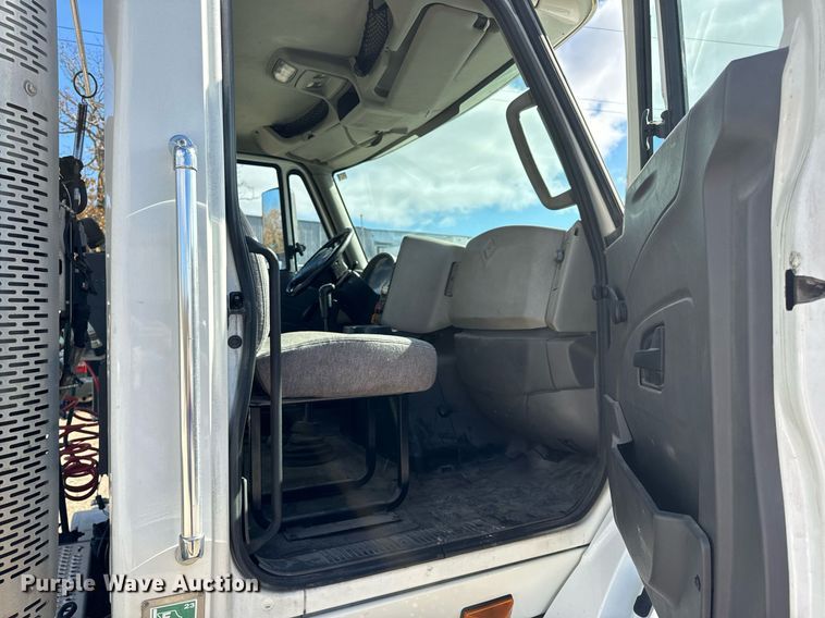 image for item EH7239 2012 International TranStar 8600 semi truck