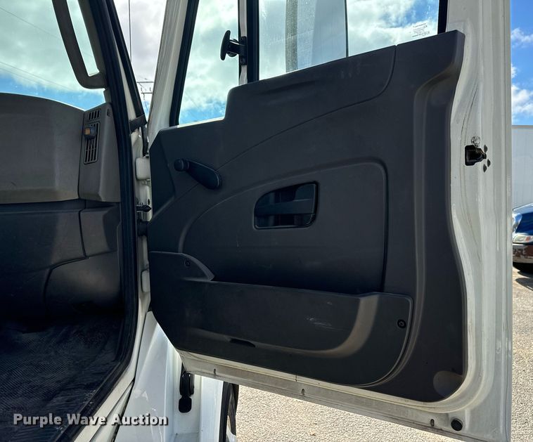 image for item EH7239 2012 International TranStar 8600 semi truck