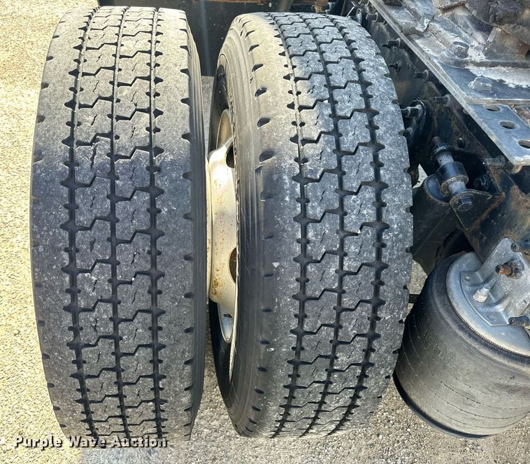 image for item EH7239 2012 International TranStar 8600 semi truck