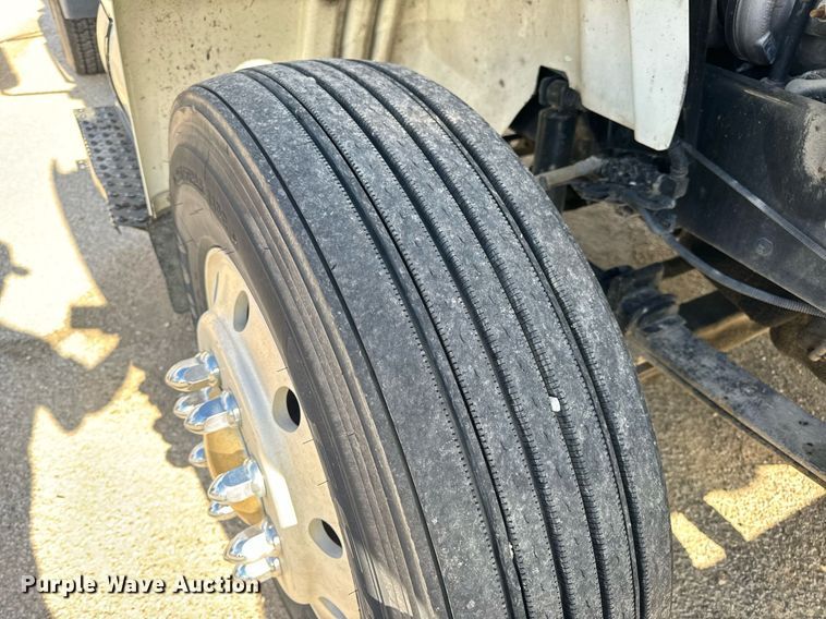 image for item EH7239 2012 International TranStar 8600 semi truck