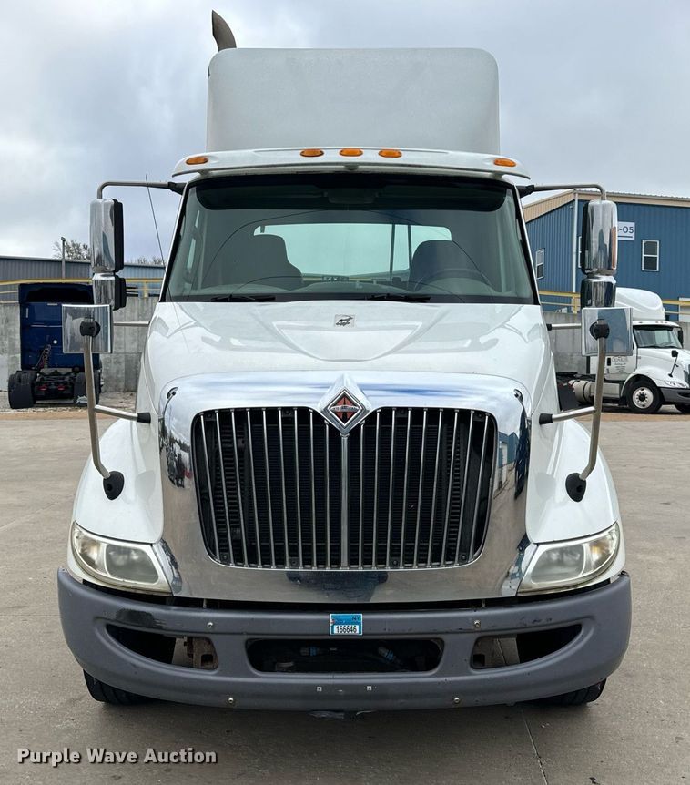 image for item EH7240 2013 International TranStar 8600 semi truck