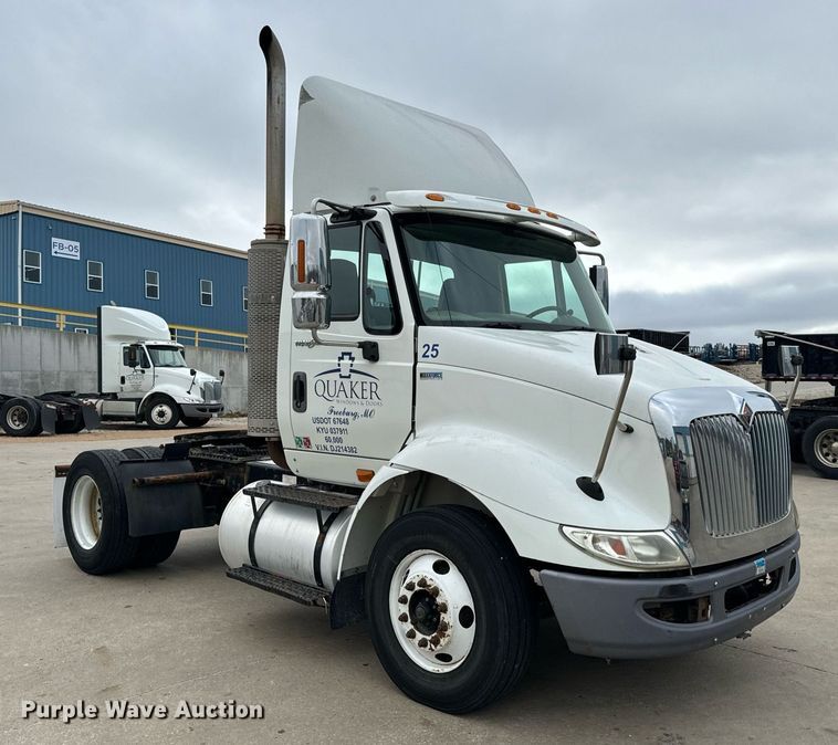 image for item EH7240 2013 International TranStar 8600 semi truck