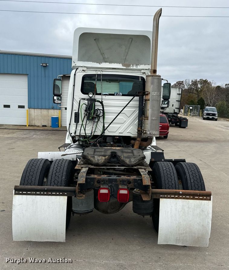 image for item EH7240 2013 International TranStar 8600 semi truck