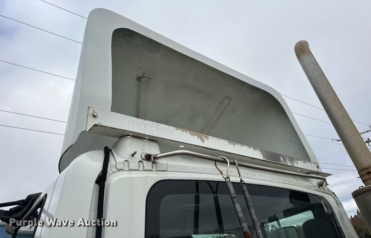 image for item EH7240 2013 International TranStar 8600 semi truck