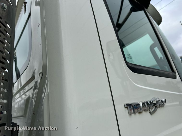 image for item EH7240 2013 International TranStar 8600 semi truck