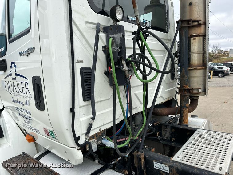 image for item EH7240 2013 International TranStar 8600 semi truck