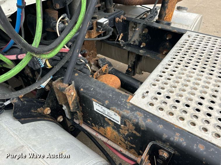 image for item EH7240 2013 International TranStar 8600 semi truck