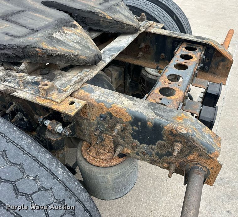 image for item EH7240 2013 International TranStar 8600 semi truck