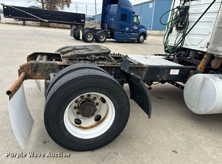 image for item EH7240 2013 International TranStar 8600 semi truck