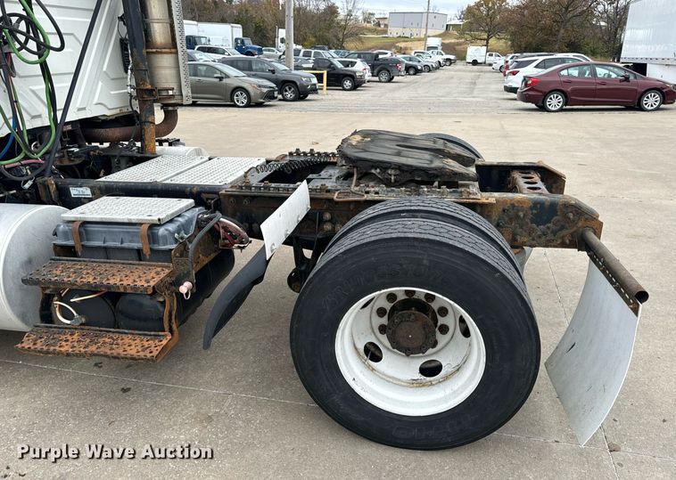 image for item EH7240 2013 International TranStar 8600 semi truck