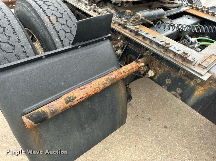 image for item EH7240 2013 International TranStar 8600 semi truck