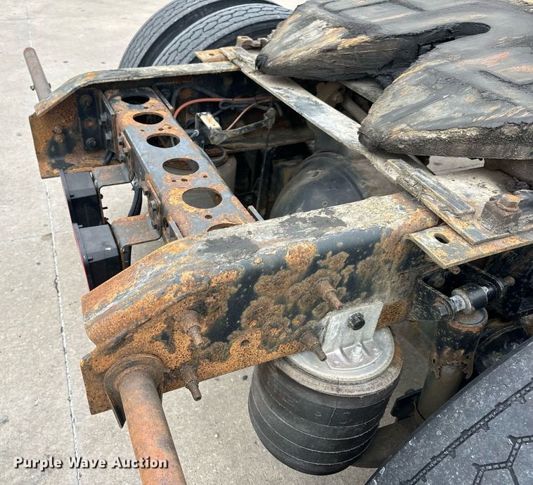 image for item EH7240 2013 International TranStar 8600 semi truck