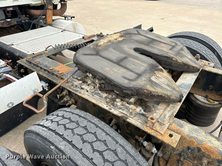 image for item EH7240 2013 International TranStar 8600 semi truck