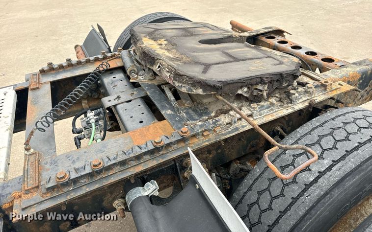 image for item EH7240 2013 International TranStar 8600 semi truck