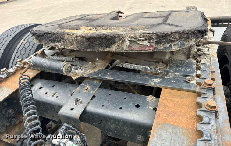 image for item EH7240 2013 International TranStar 8600 semi truck