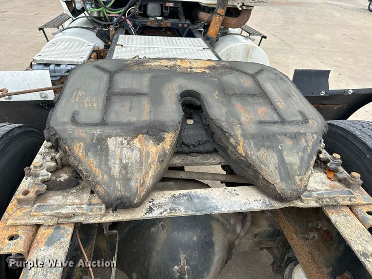 image for item EH7240 2013 International TranStar 8600 semi truck