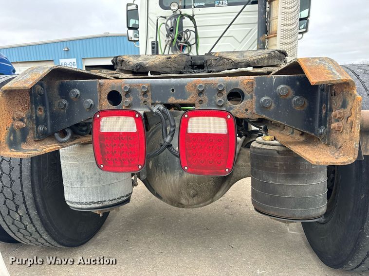 image for item EH7240 2013 International TranStar 8600 semi truck