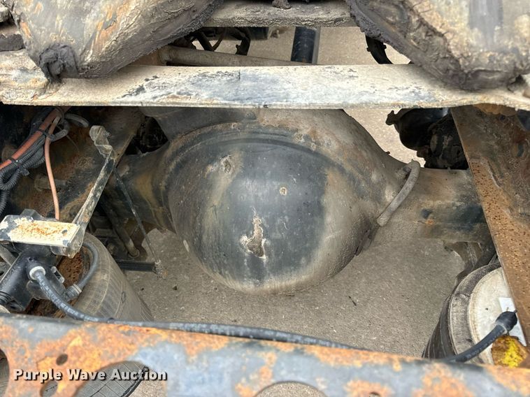 image for item EH7240 2013 International TranStar 8600 semi truck