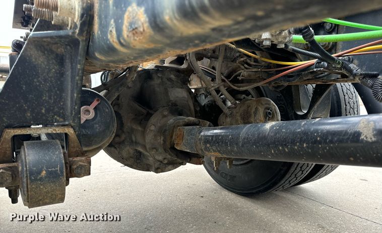 image for item EH7240 2013 International TranStar 8600 semi truck