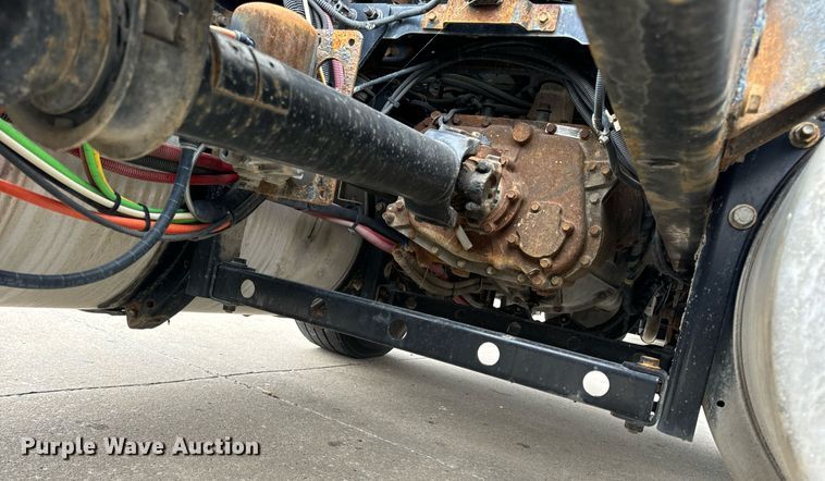 image for item EH7240 2013 International TranStar 8600 semi truck