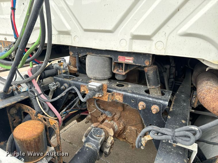 image for item EH7240 2013 International TranStar 8600 semi truck