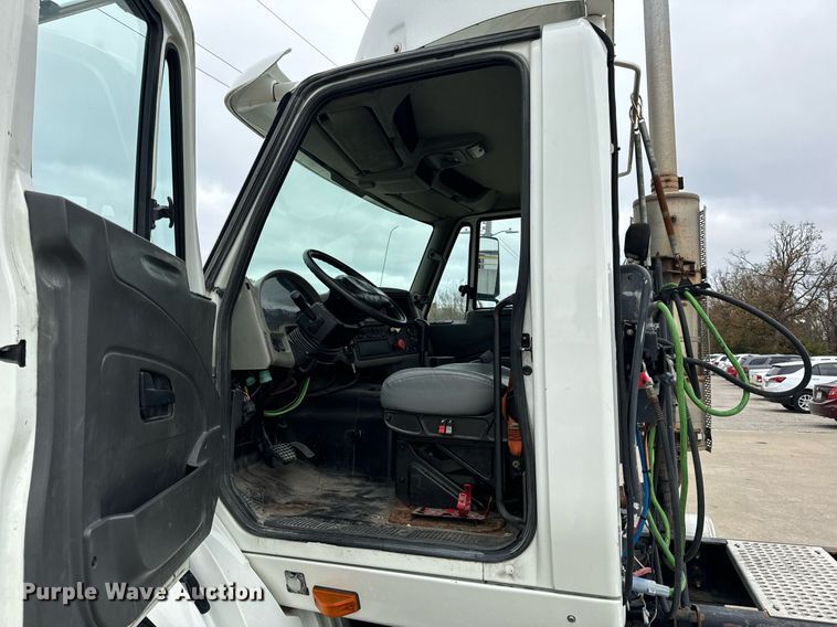 image for item EH7240 2013 International TranStar 8600 semi truck