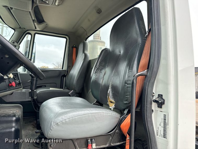 image for item EH7240 2013 International TranStar 8600 semi truck