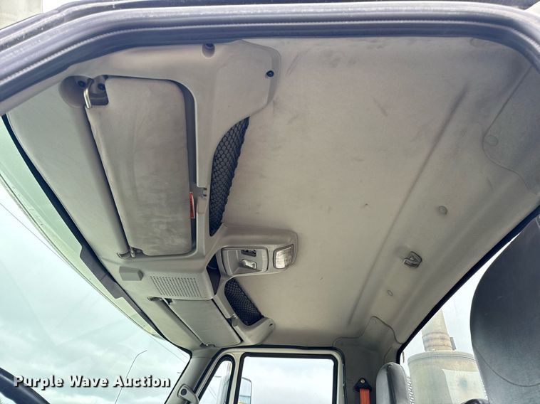 image for item EH7240 2013 International TranStar 8600 semi truck