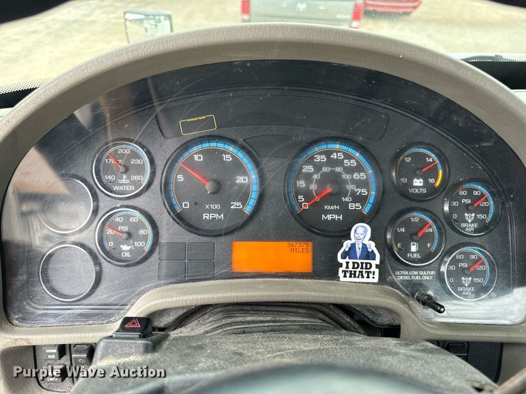 image for item EH7240 2013 International TranStar 8600 semi truck