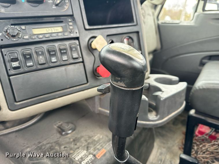 image for item EH7240 2013 International TranStar 8600 semi truck