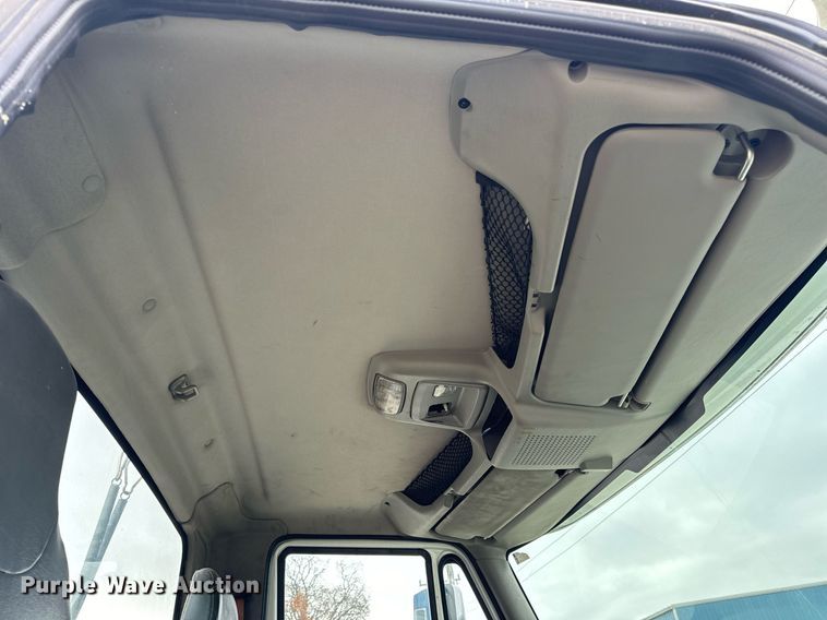 image for item EH7240 2013 International TranStar 8600 semi truck