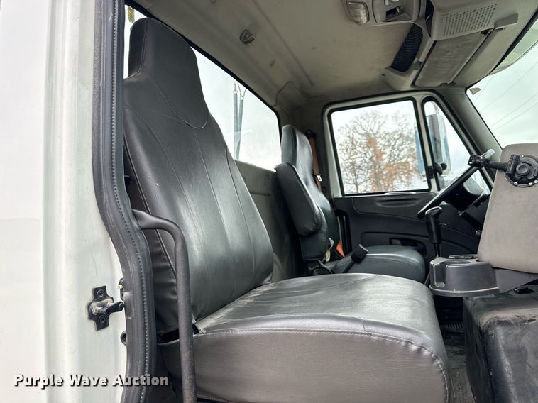 image for item EH7240 2013 International TranStar 8600 semi truck