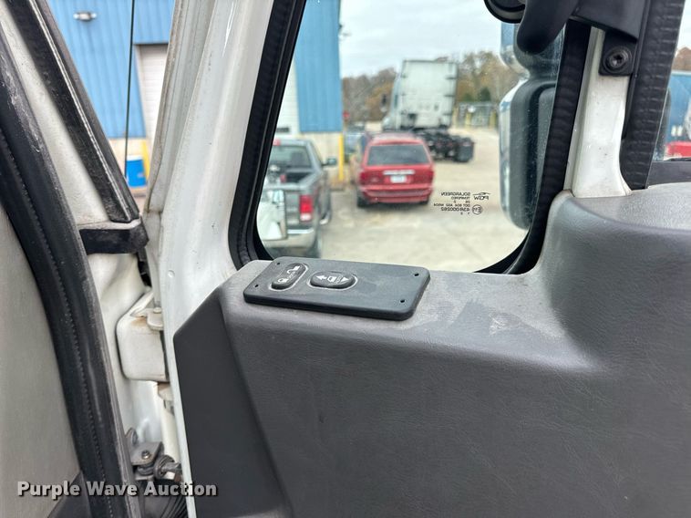 image for item EH7240 2013 International TranStar 8600 semi truck