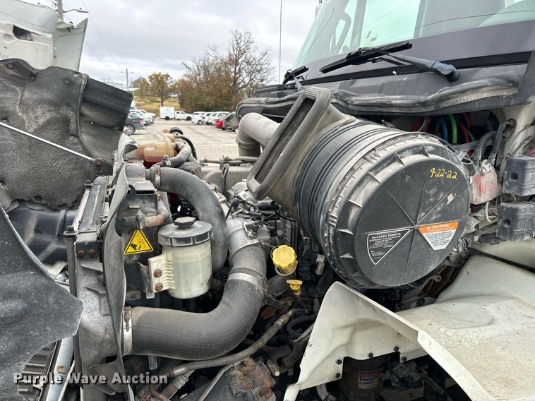 image for item EH7240 2013 International TranStar 8600 semi truck