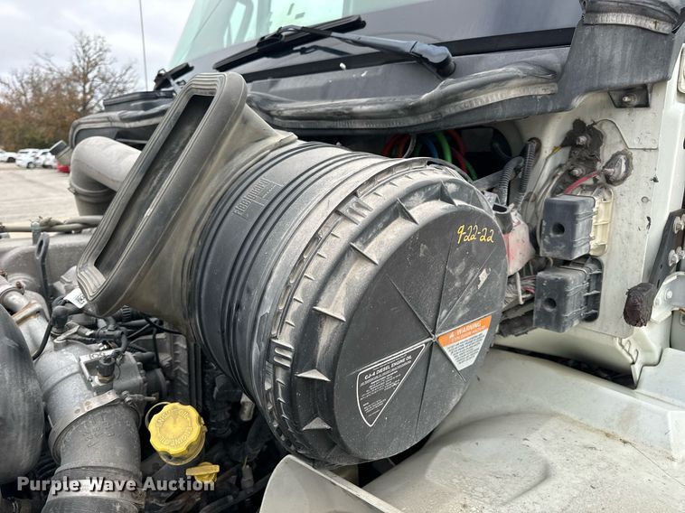 image for item EH7240 2013 International TranStar 8600 semi truck