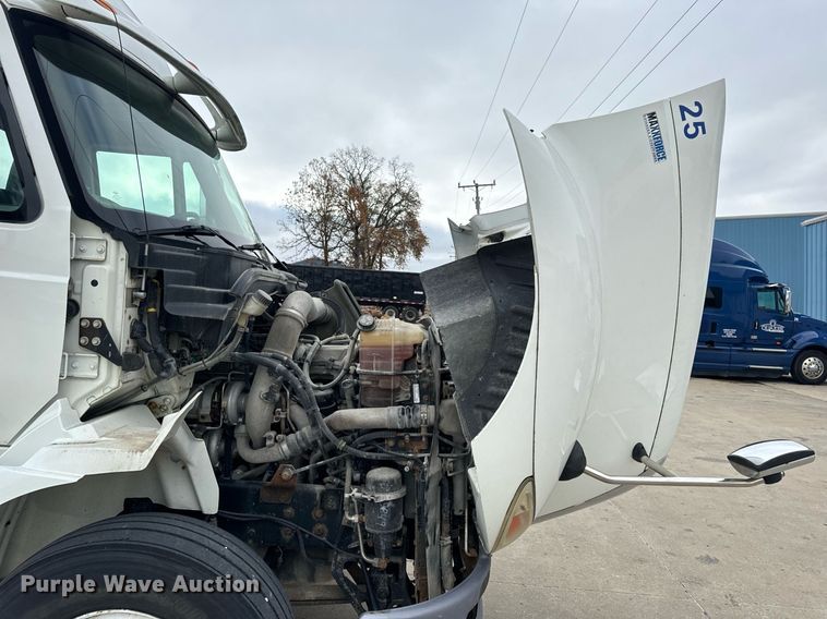 image for item EH7240 2013 International TranStar 8600 semi truck