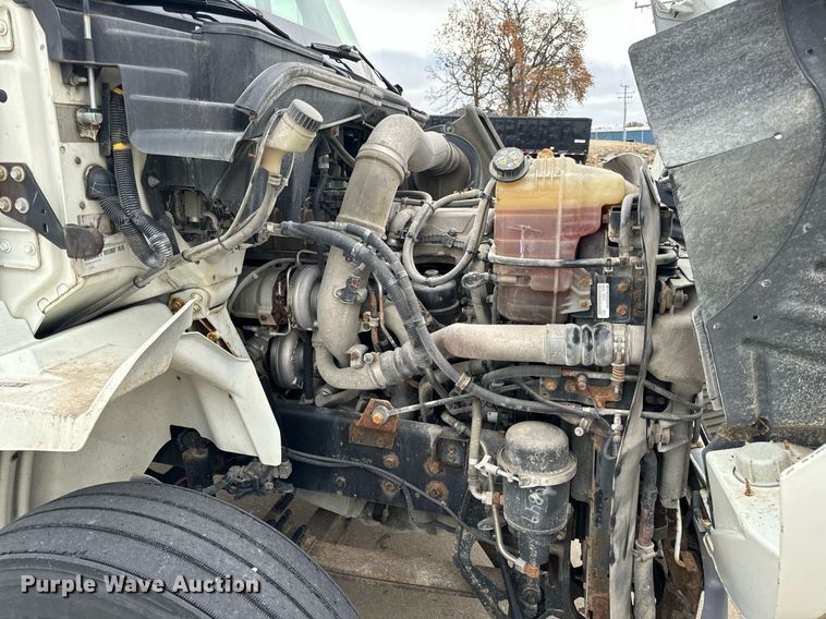 image for item EH7240 2013 International TranStar 8600 semi truck